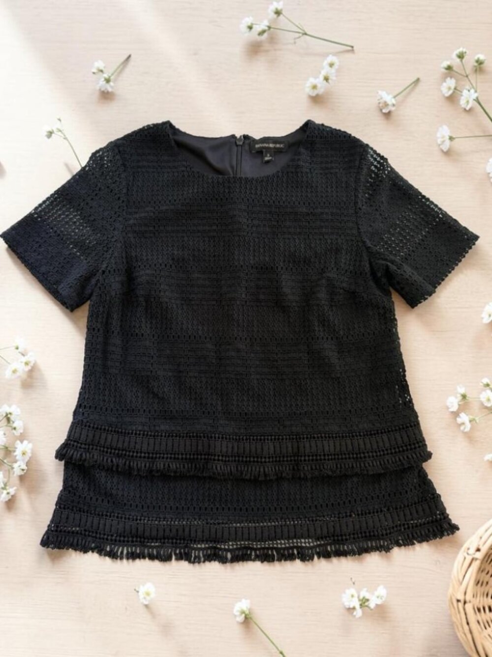 Banana Republic Black Lace Eyelet Fringe Blouse Top Back Zip Womens S‎ Lined